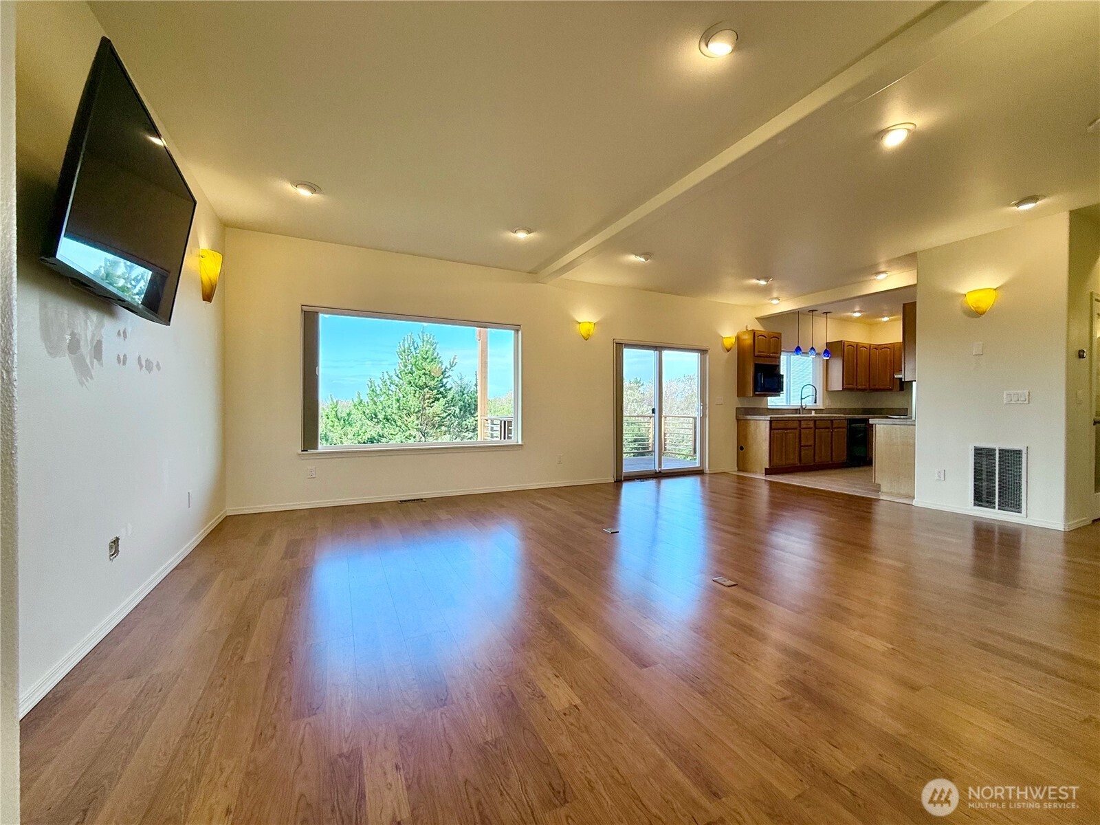 317 Sand Dune Avenue SW, Ocean Shores, WA 98569