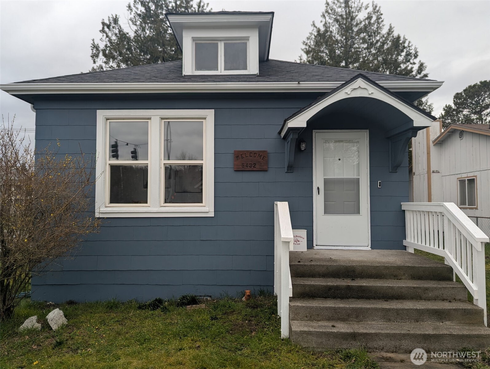 5432 S Oakes Street , Tacoma, WA 98409