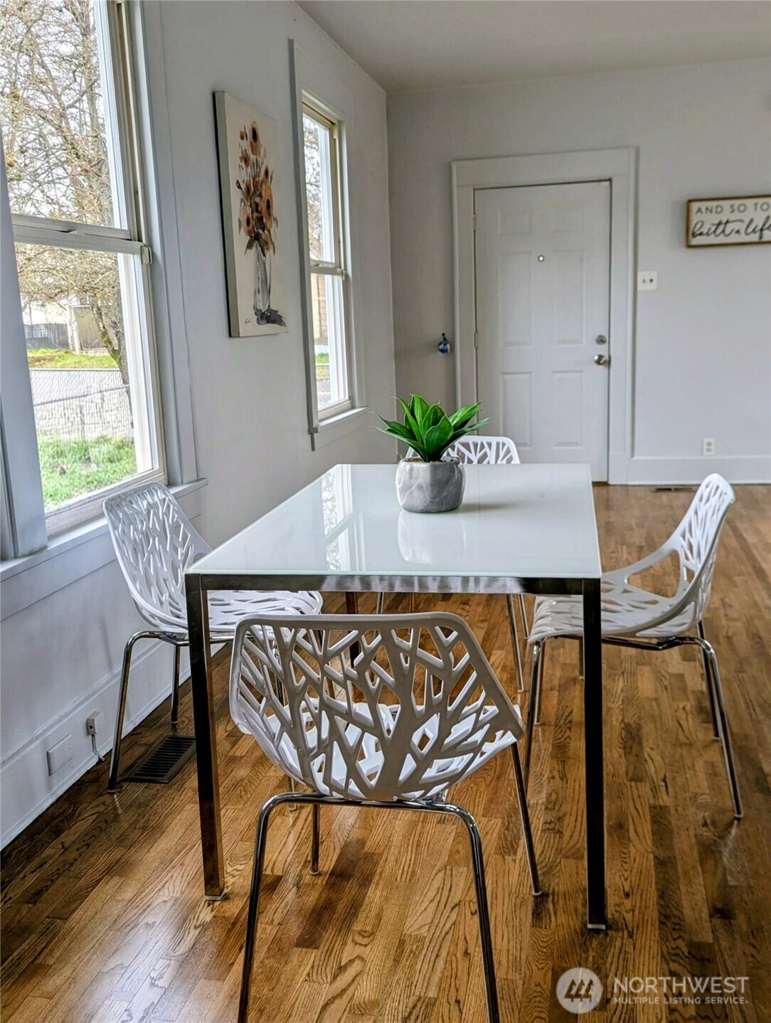 5432 S Oakes Street , Tacoma, WA 98409