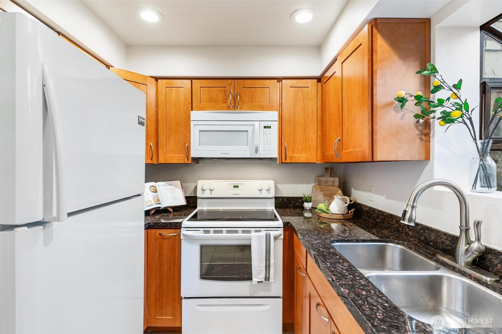 3905 108th Avenue NE #B102, Bellevue, WA 98004