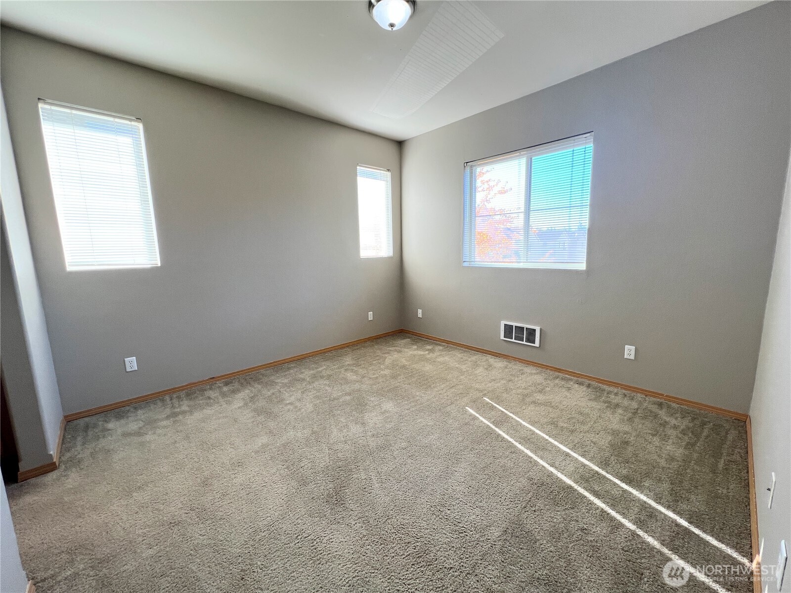 2699 Erwin Avenue , Dupont, WA 98327