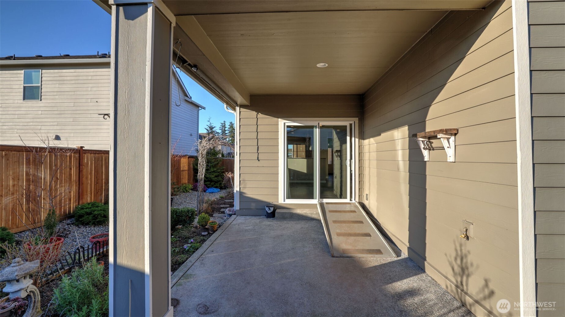 864 Sigrist Drive E, Enumclaw, WA 98022