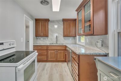 12230 68th Avenue S, Seattle, WA 98178 - Photo 11