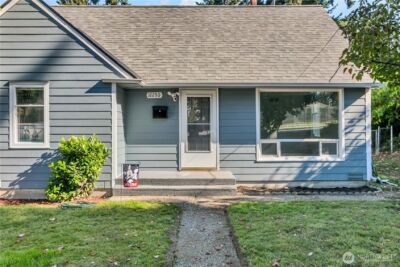 12230 68th Avenue S, Seattle, WA 98178 - Photo 3