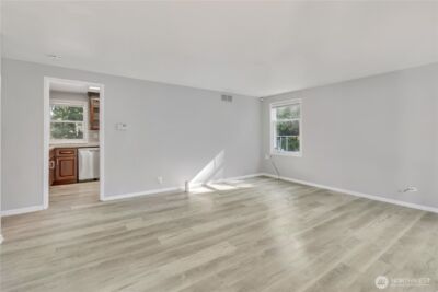 12230 68th Avenue S, Seattle, WA 98178 - Photo 4