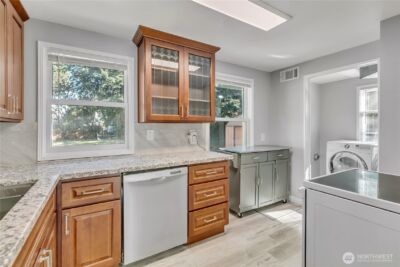 12230 68th Avenue S, Seattle, WA 98178 - Photo 9