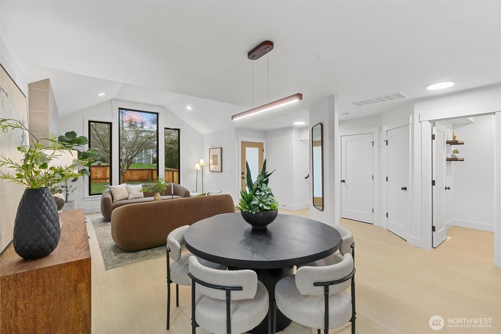 12562 17th Avenue NE, Seattle, WA 98125