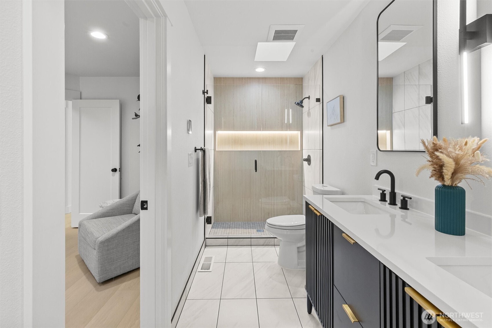 12562 17th Avenue NE, Seattle, WA 98125