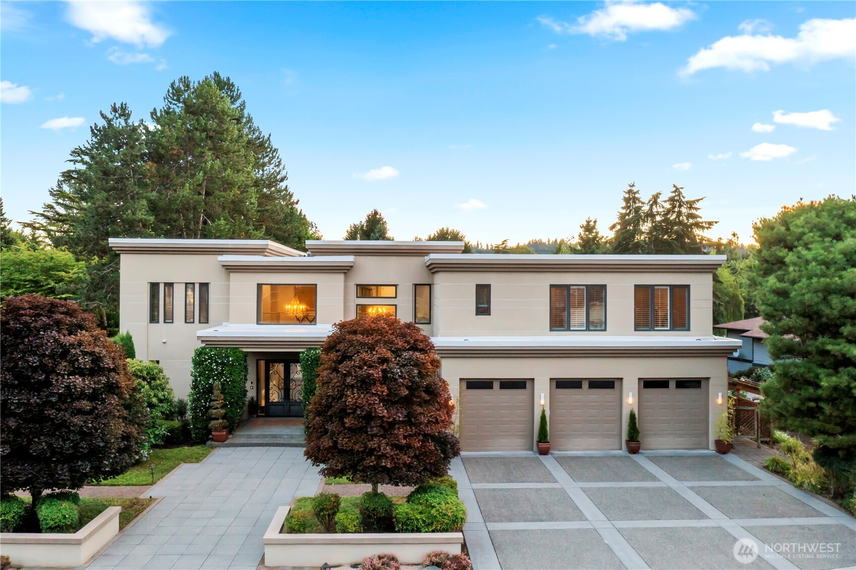 2 Crescent Key SE, Bellevue, WA 98006