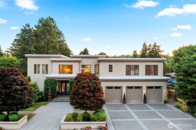 2 Crescent Key SE, Bellevue, WA 98006