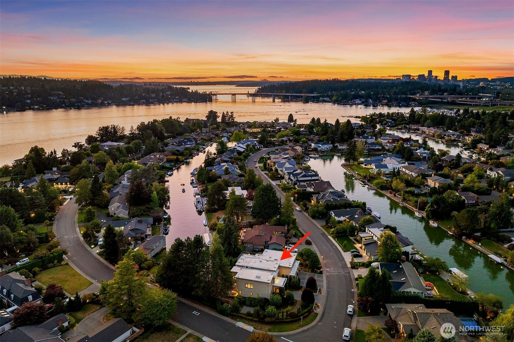 2 Crescent Key SE, Bellevue, WA 98006