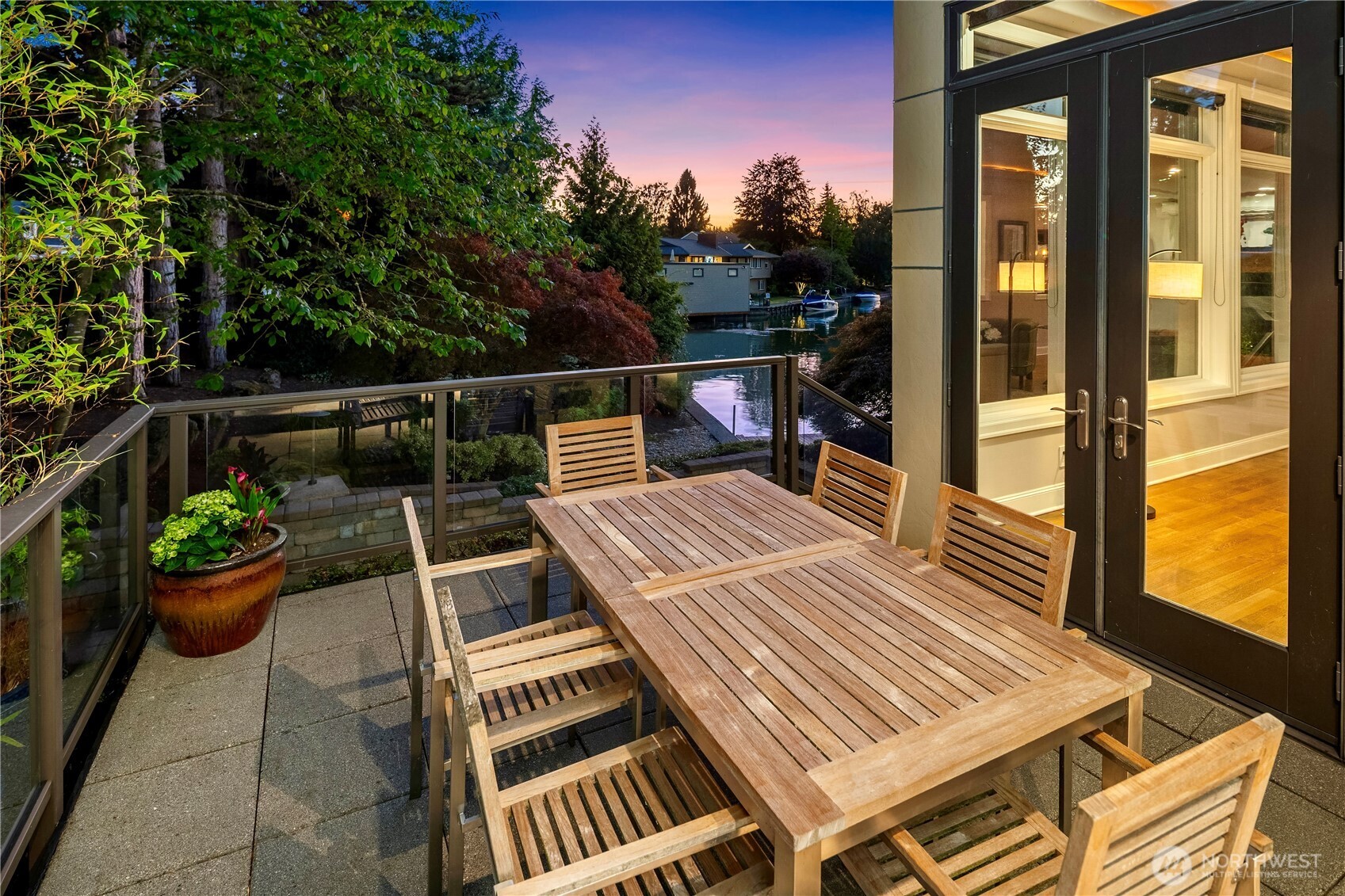 2 Crescent Key SE, Bellevue, WA 98006