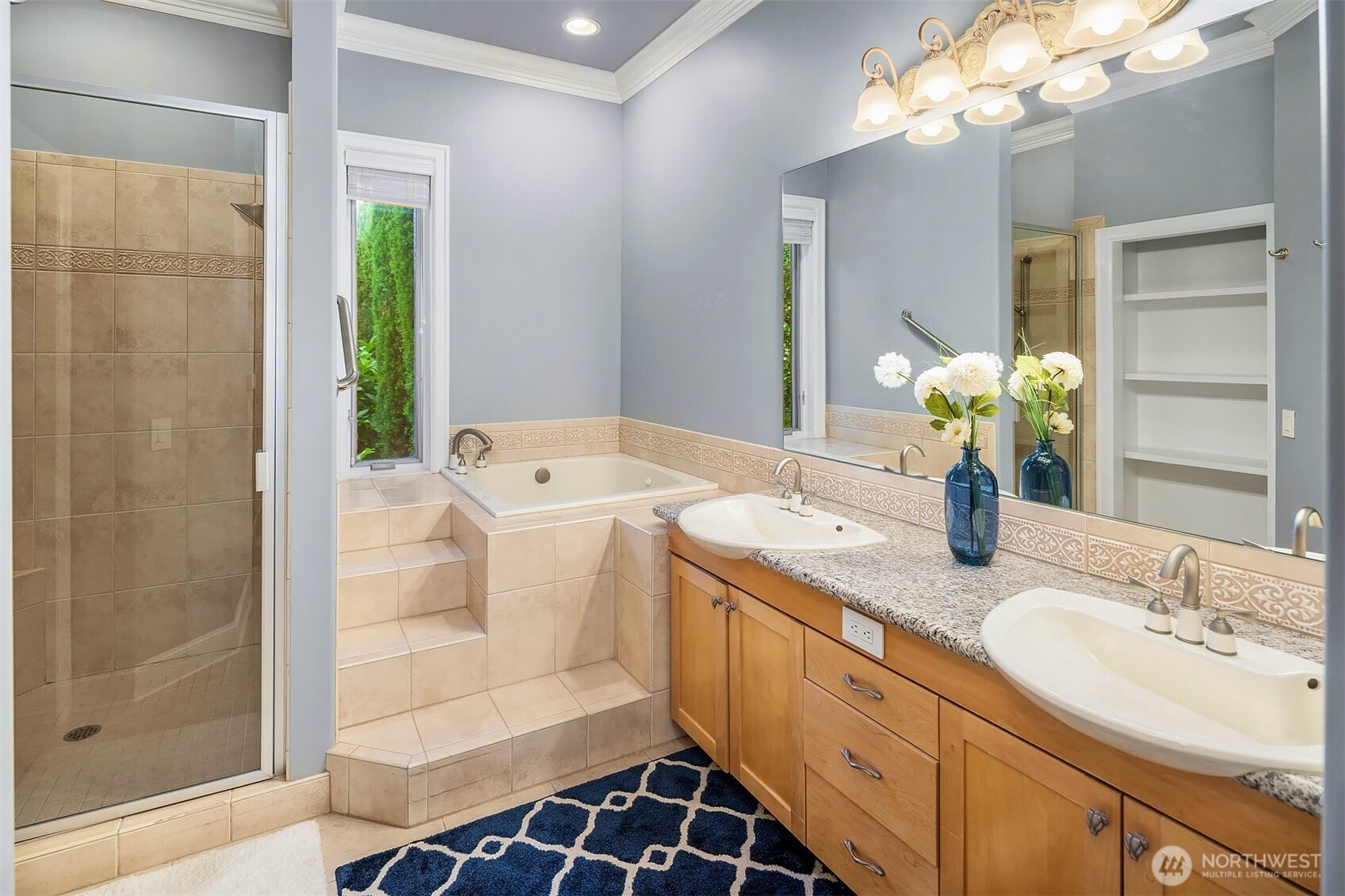 2 Crescent Key SE, Bellevue, WA 98006