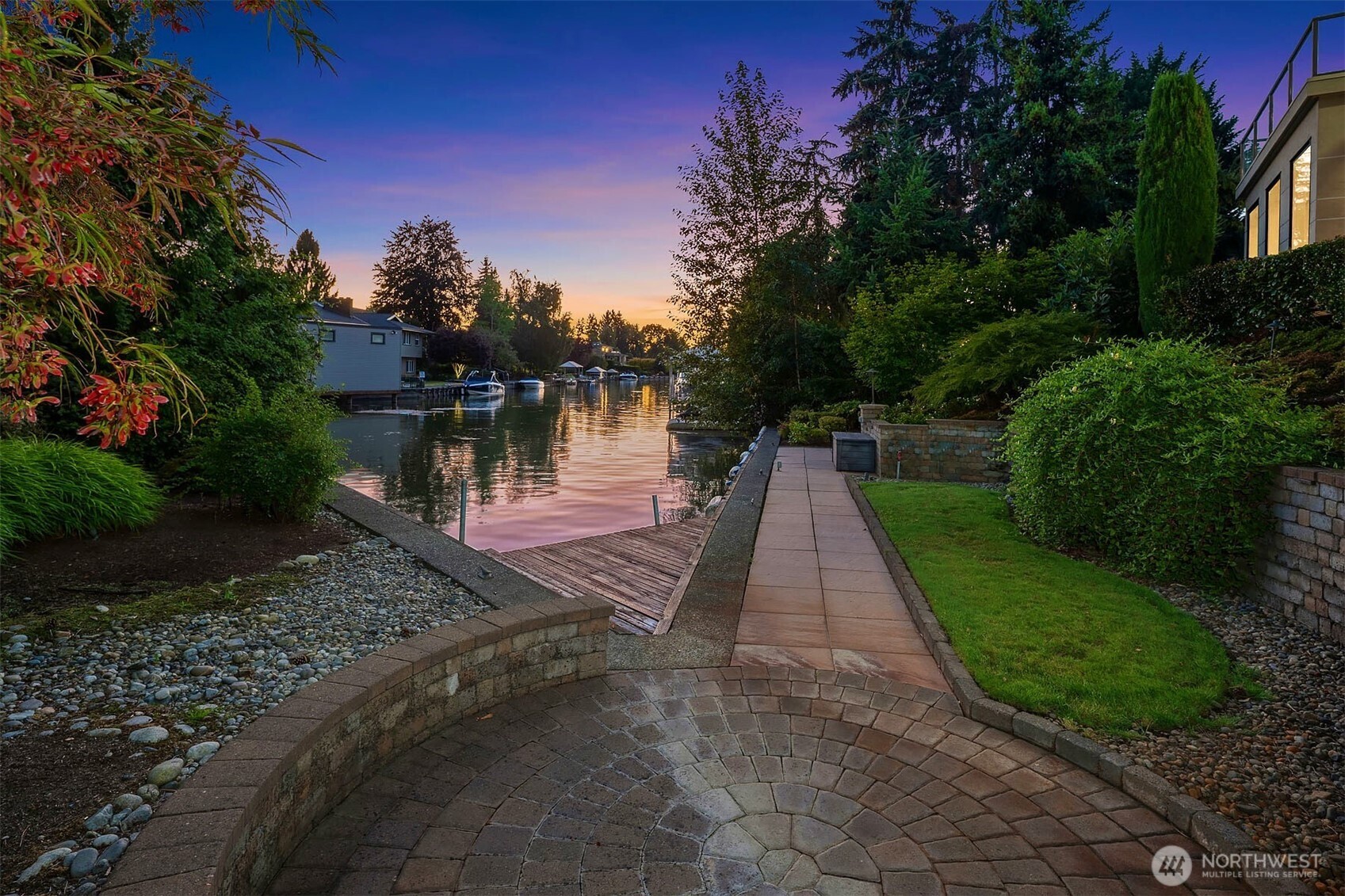 2 Crescent Key SE, Bellevue, WA 98006