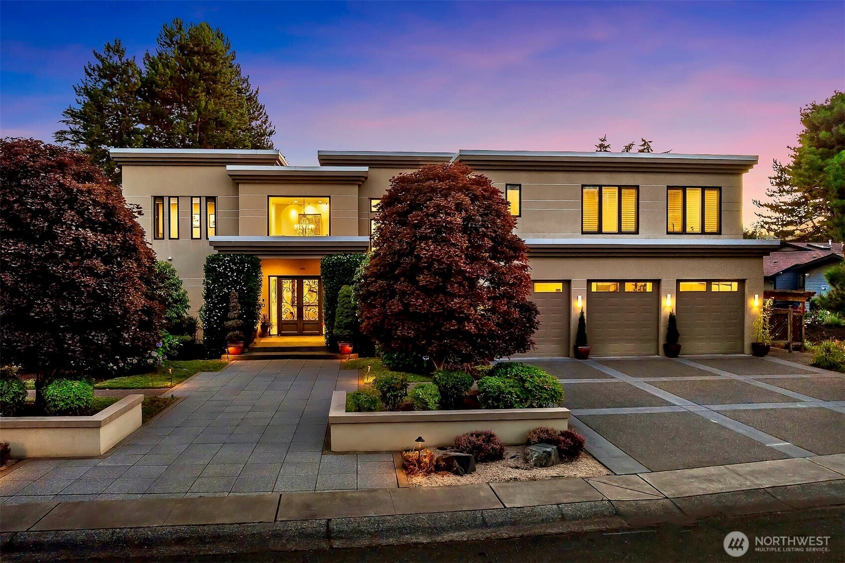 2 Crescent Key SE, Bellevue, WA 98006