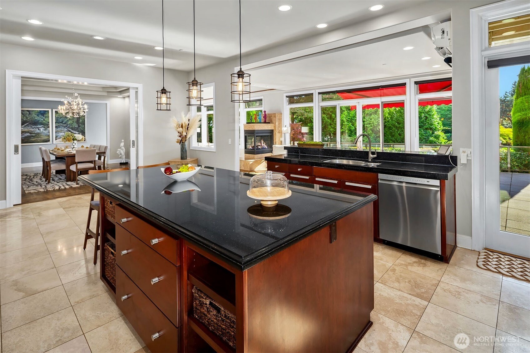 2 Crescent Key SE, Bellevue, WA 98006