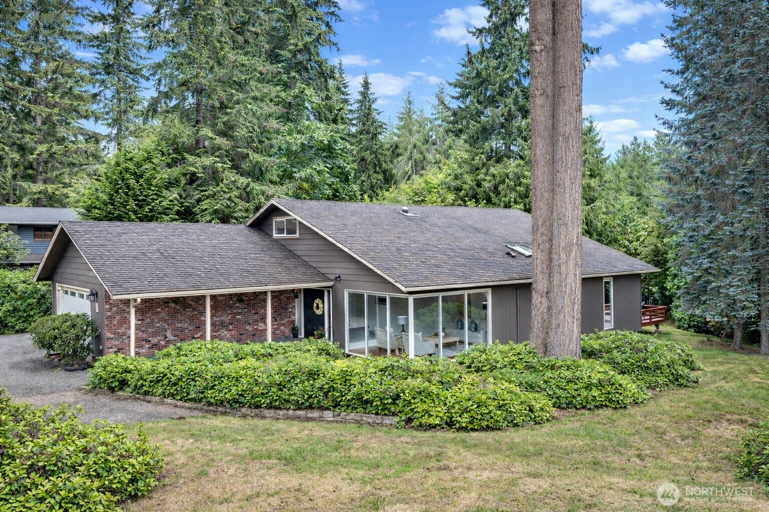 10761 Bill Point Crest NE, Bainbridge Island, WA 98110