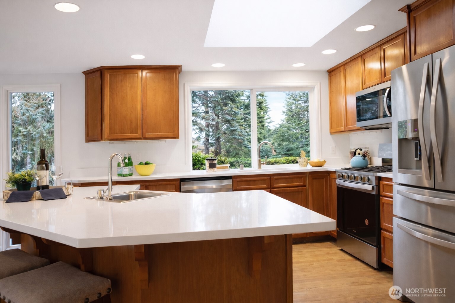 10761 Bill Point Crest NE, Bainbridge Island, WA 98110