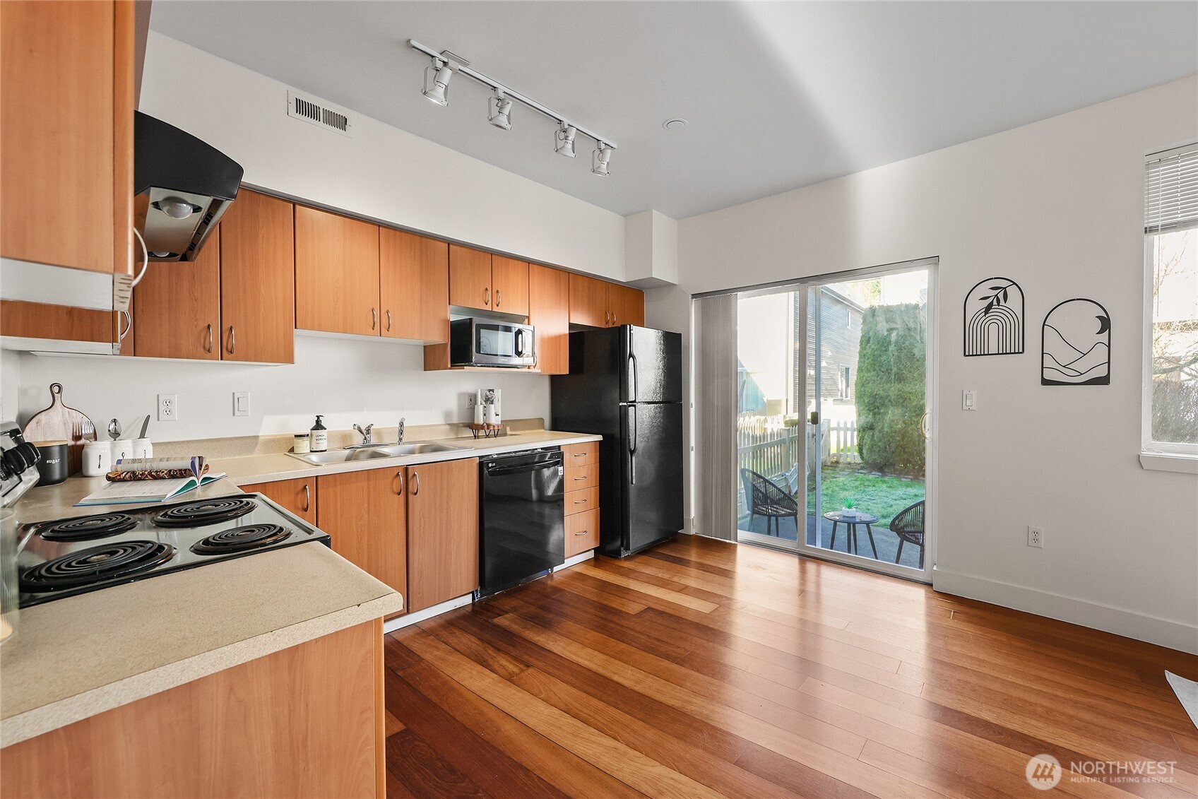 18258 NE 96th Way #101, Redmond, WA 98052