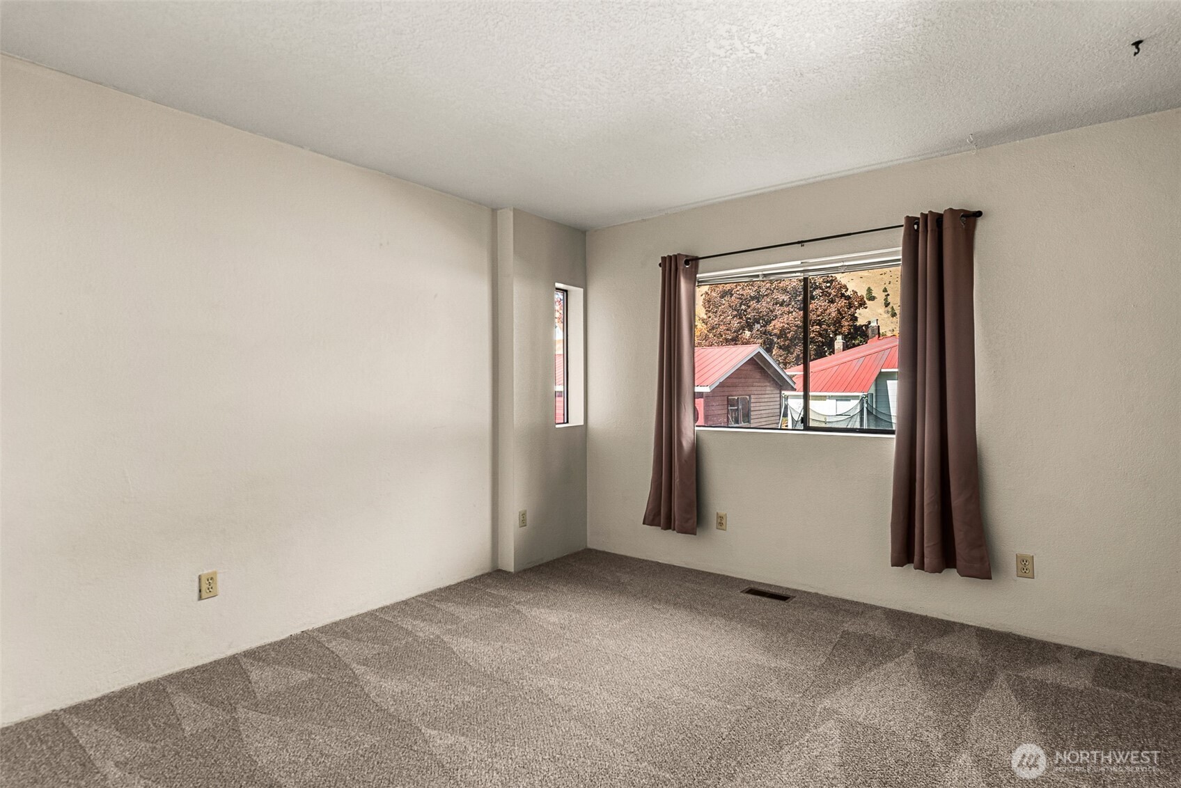 120 S Douglas Street , Cashmere, WA 98815