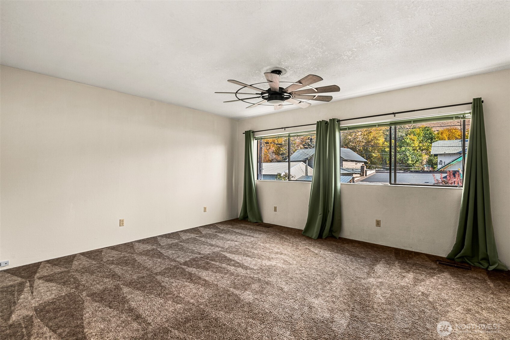 120 S Douglas Street , Cashmere, WA 98815