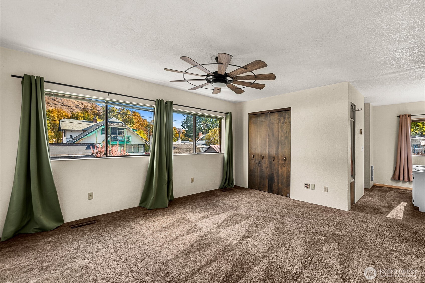 120 S Douglas Street , Cashmere, WA 98815