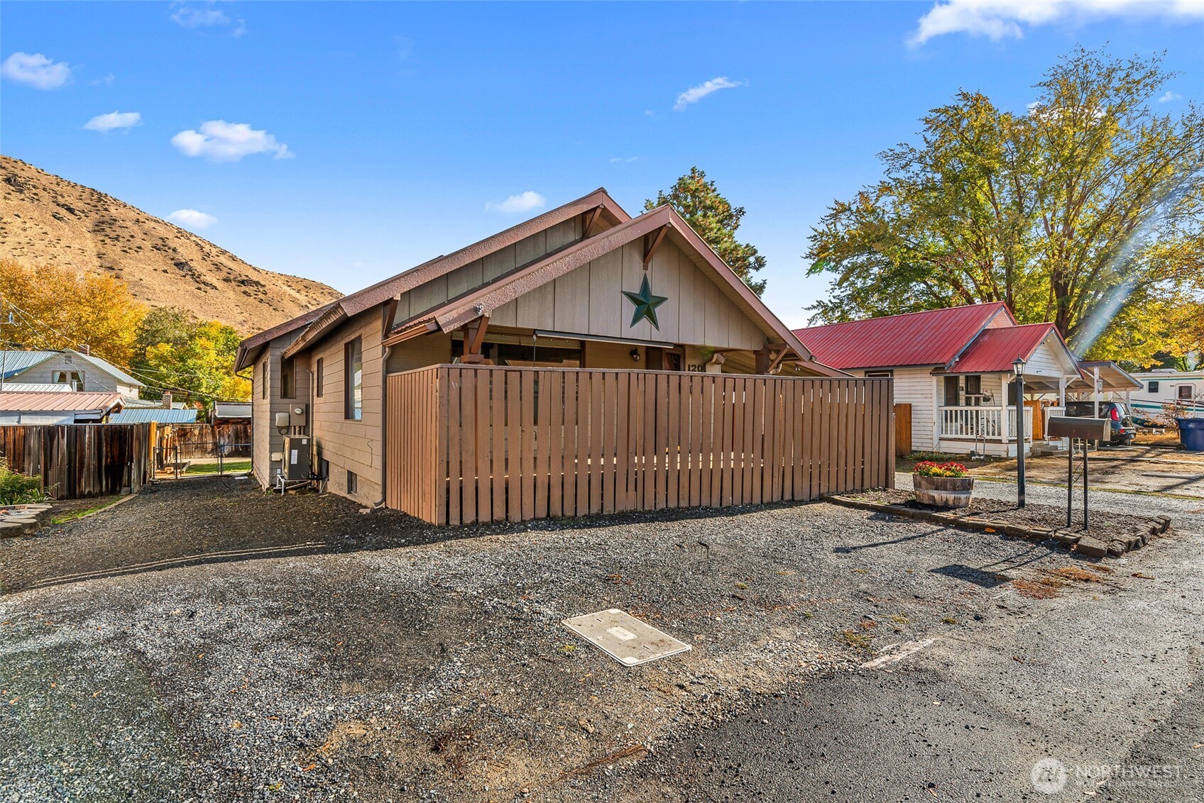 120 S Douglas Street , Cashmere, WA 98815