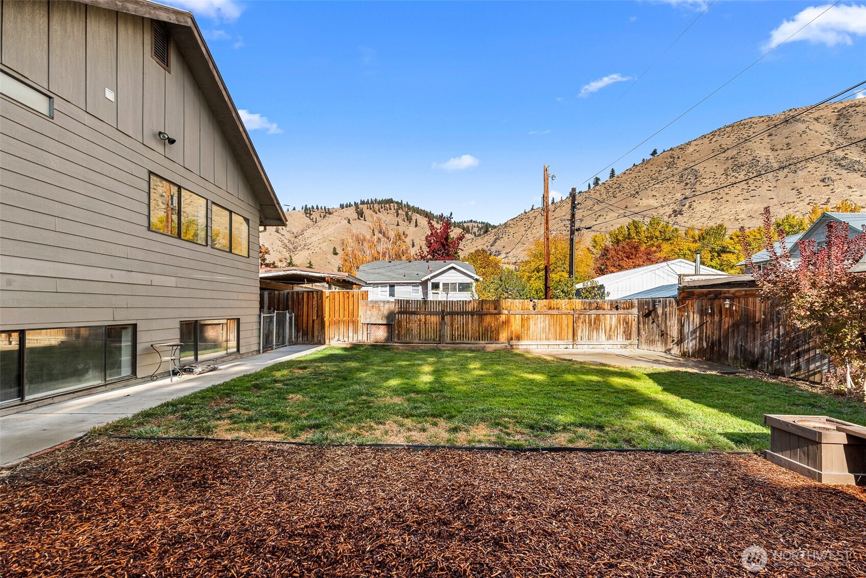 120 S Douglas Street , Cashmere, WA 98815