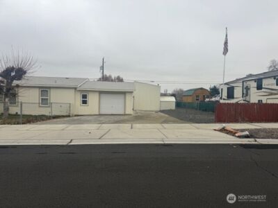 34 N Ginko Street , Soap Lake, WA 98851 - Photo 2