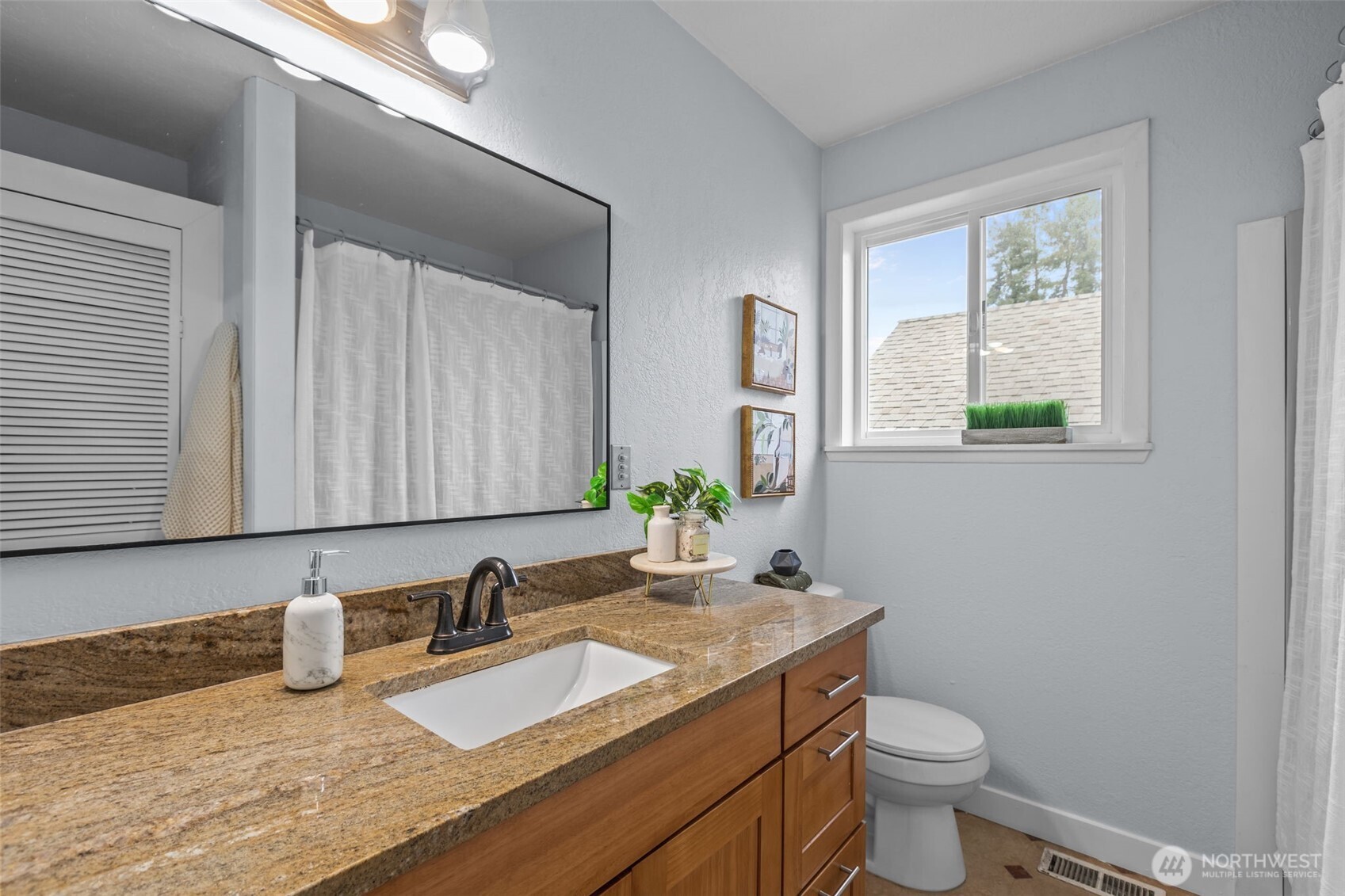 17545 12th Avenue NE, Shoreline, WA 98155