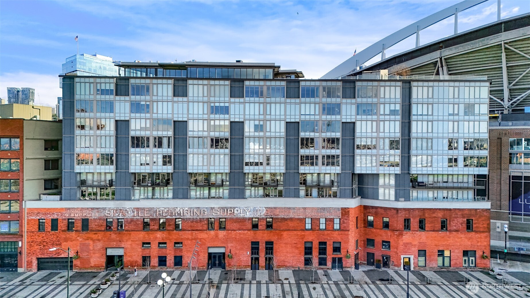 590 1st Avenue S #810, Seattle, WA 98104