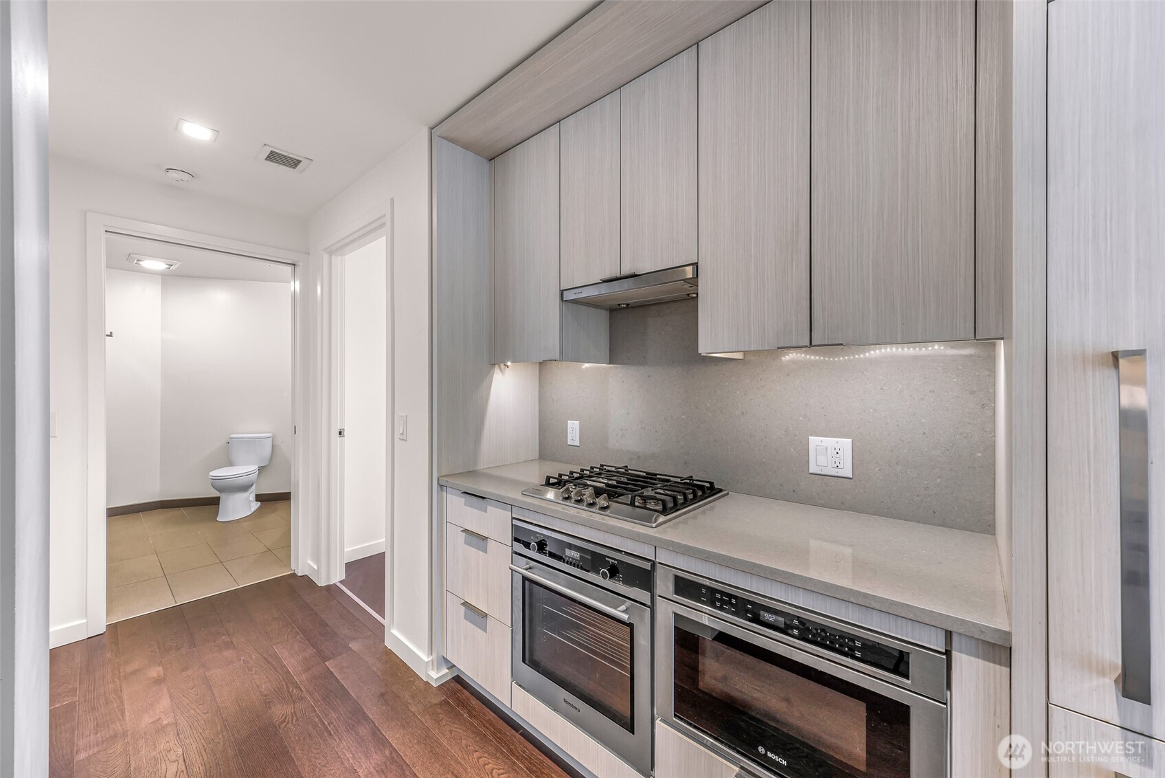 590 1st Avenue S #810, Seattle, WA 98104