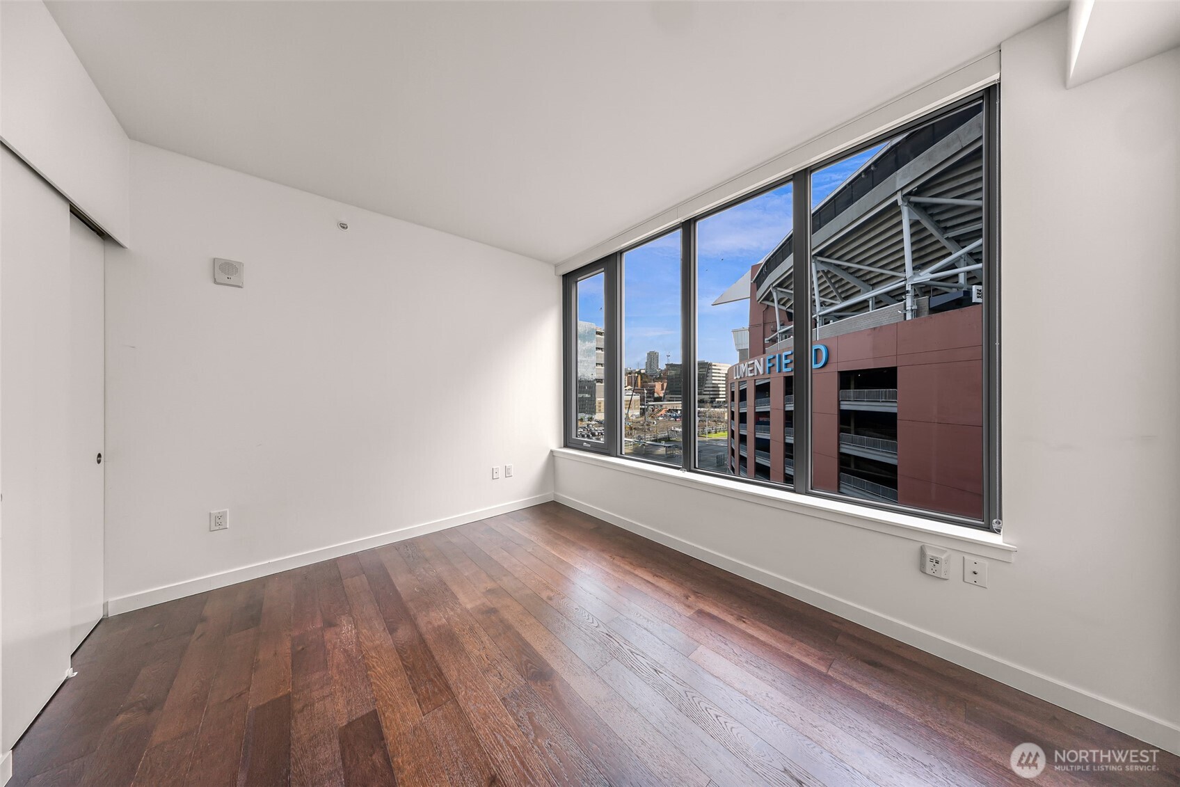 590 1st Avenue S #810, Seattle, WA 98104