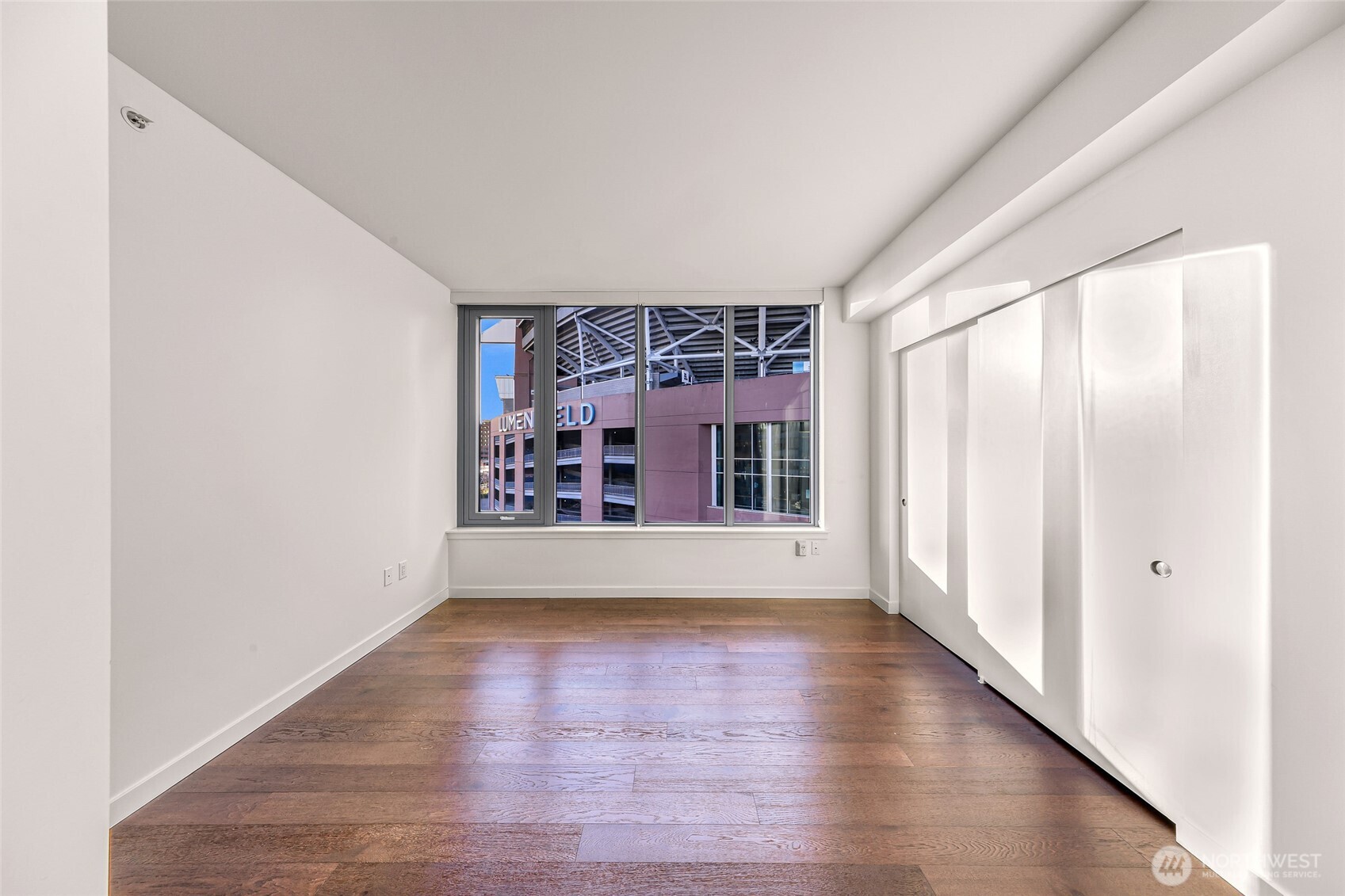 590 1st Avenue S #810, Seattle, WA 98104