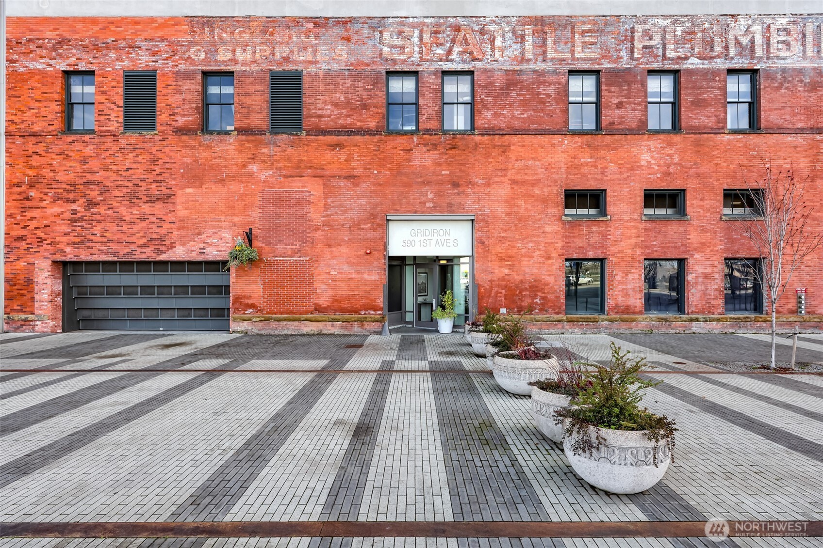 590 1st Avenue S #810, Seattle, WA 98104