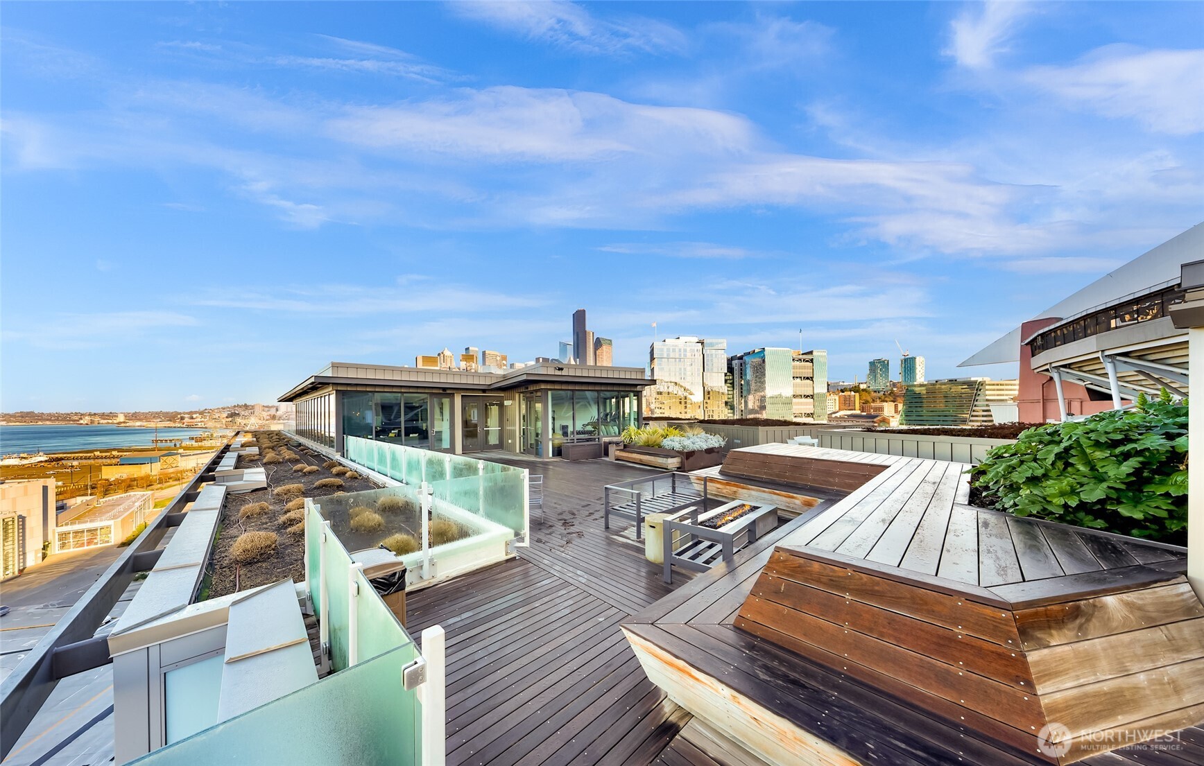 590 1st Avenue S #810, Seattle, WA 98104