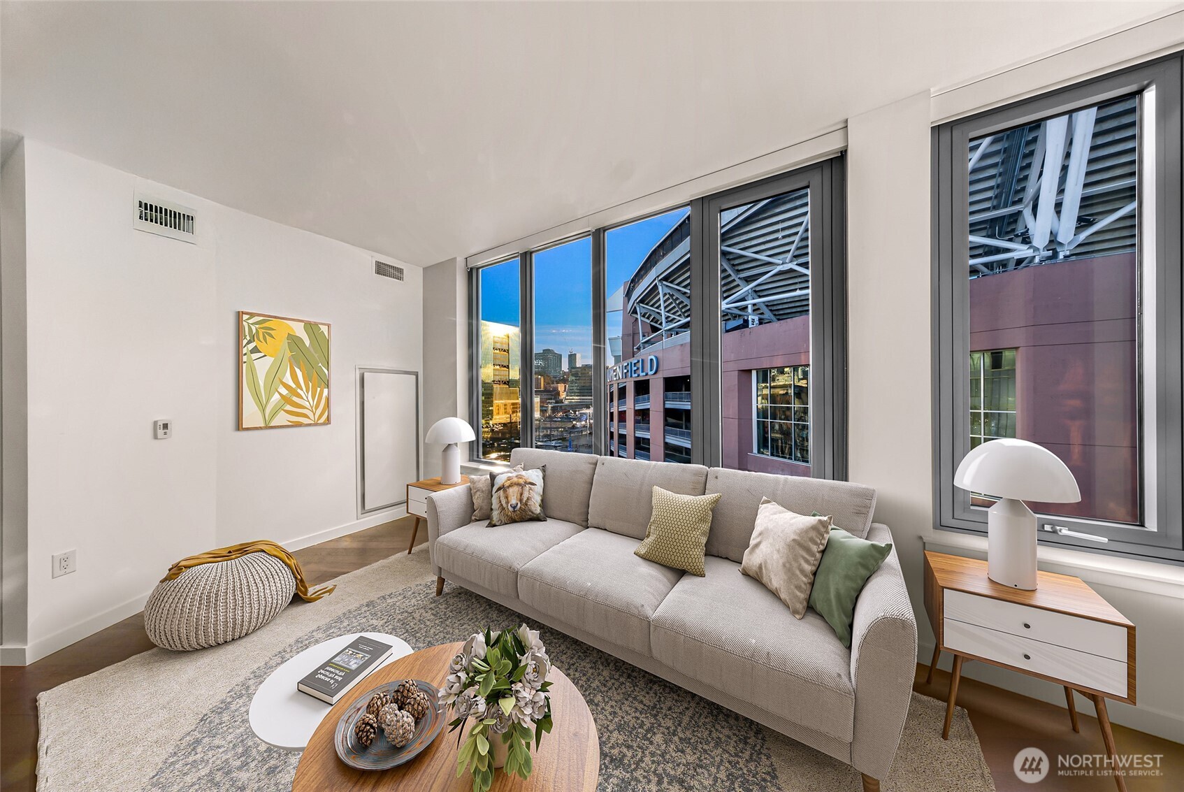 590 1st Avenue S #810, Seattle, WA 98104