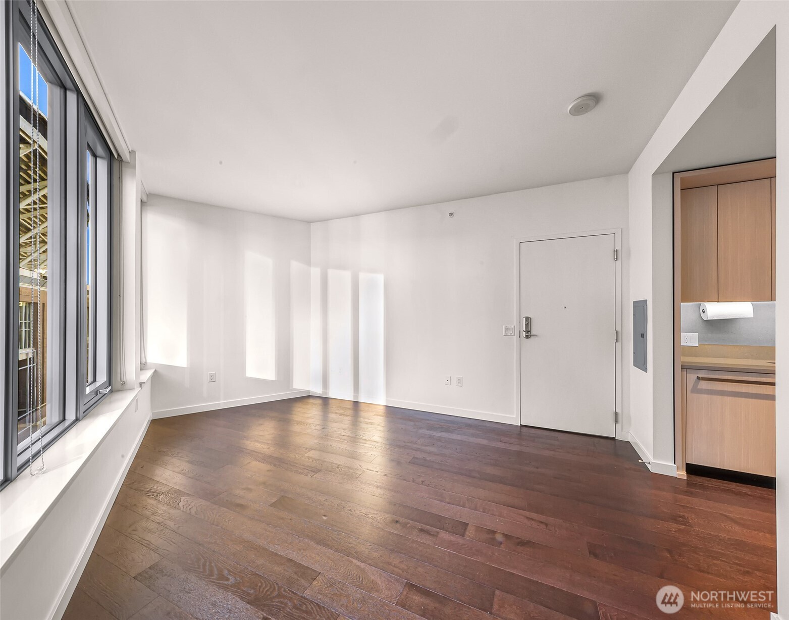 590 1st Avenue S #810, Seattle, WA 98104