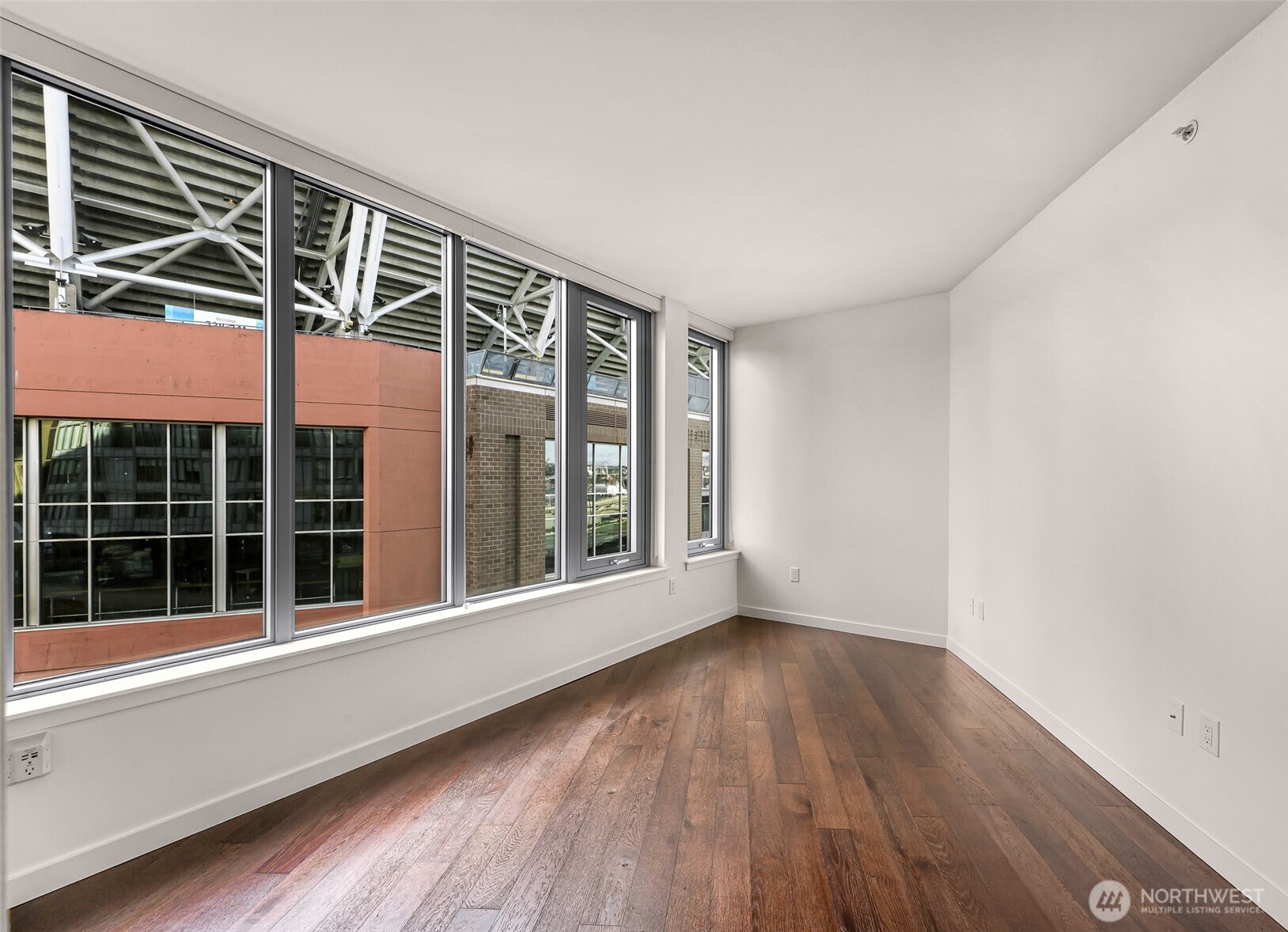 590 1st Avenue S #810, Seattle, WA 98104