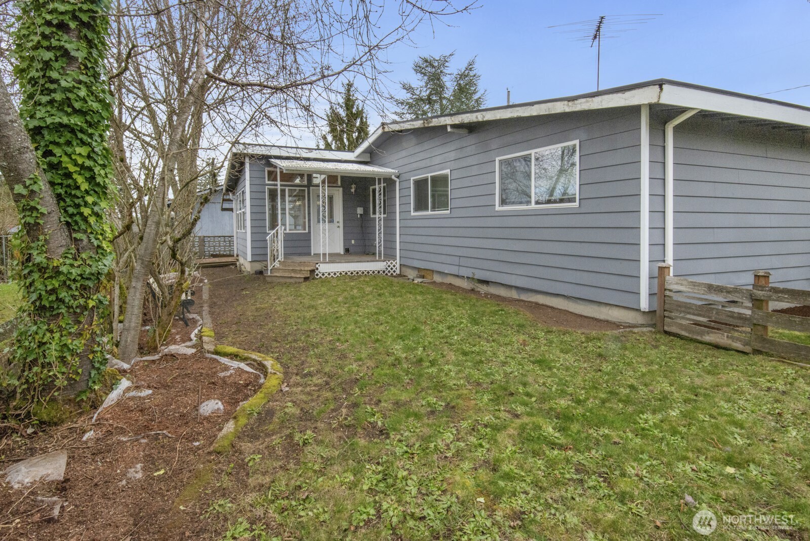 2230 Mountain View Avenue W, Tacoma, WA 98466