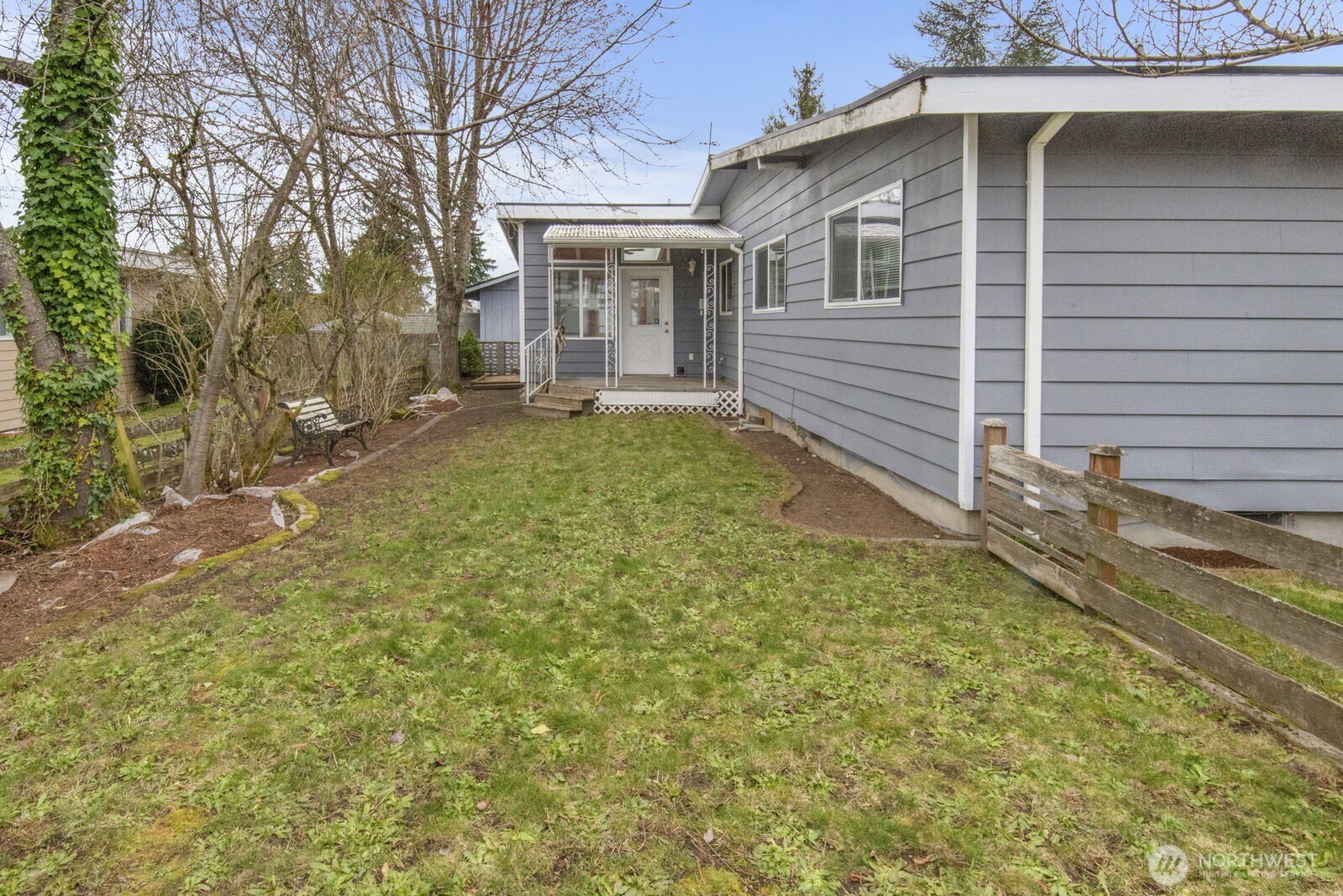2230 Mountain View Avenue W, Tacoma, WA 98466