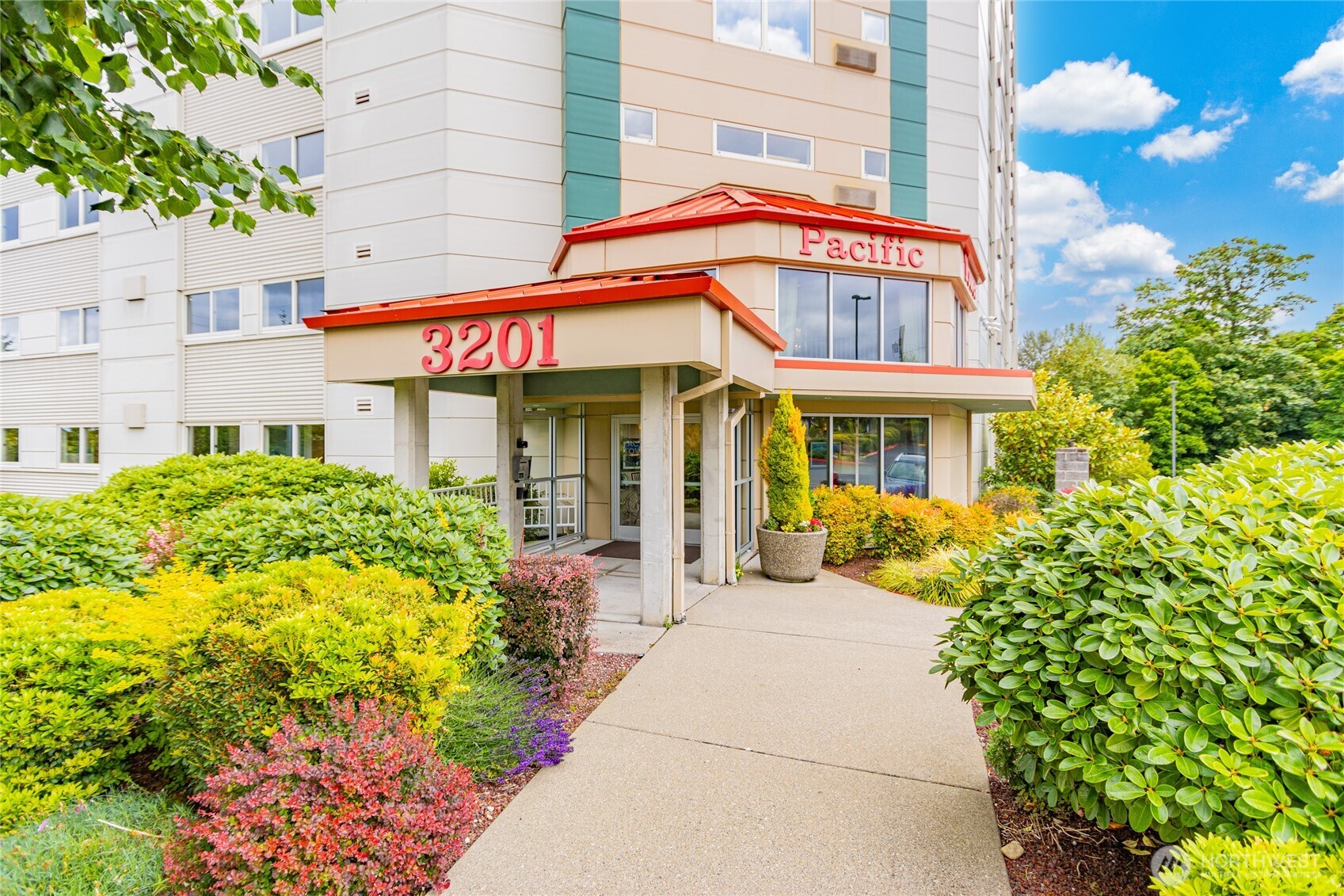 3201 Pacific Avenue #403, Tacoma, WA 98418