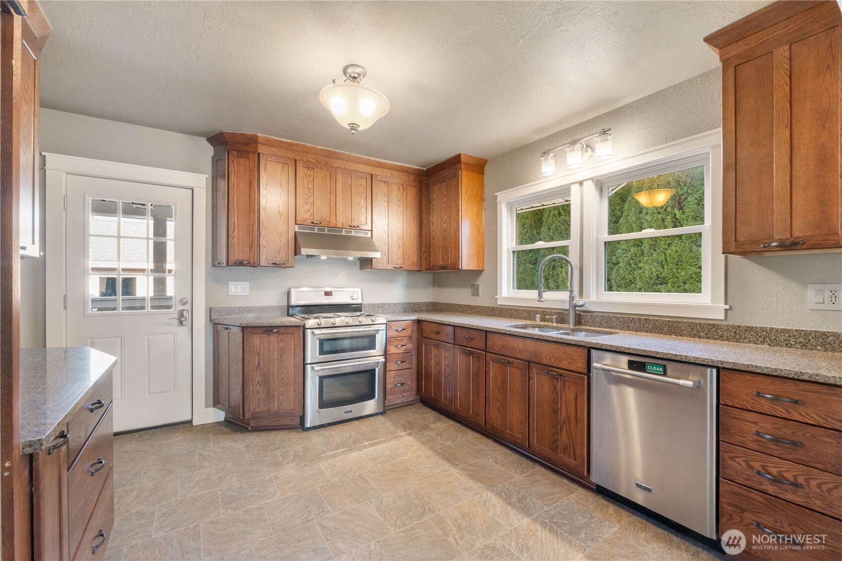 1705 Marshall Avenue , Enumclaw, WA 98022