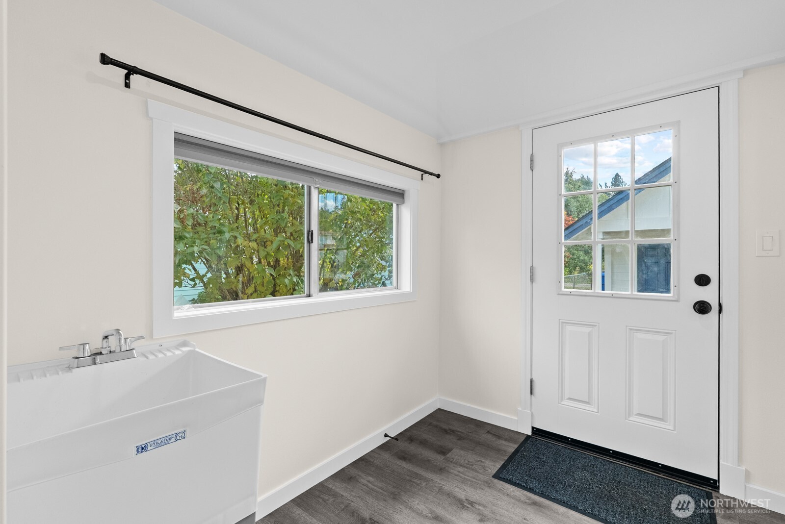 507 Center St W , Eatonville, WA 98328