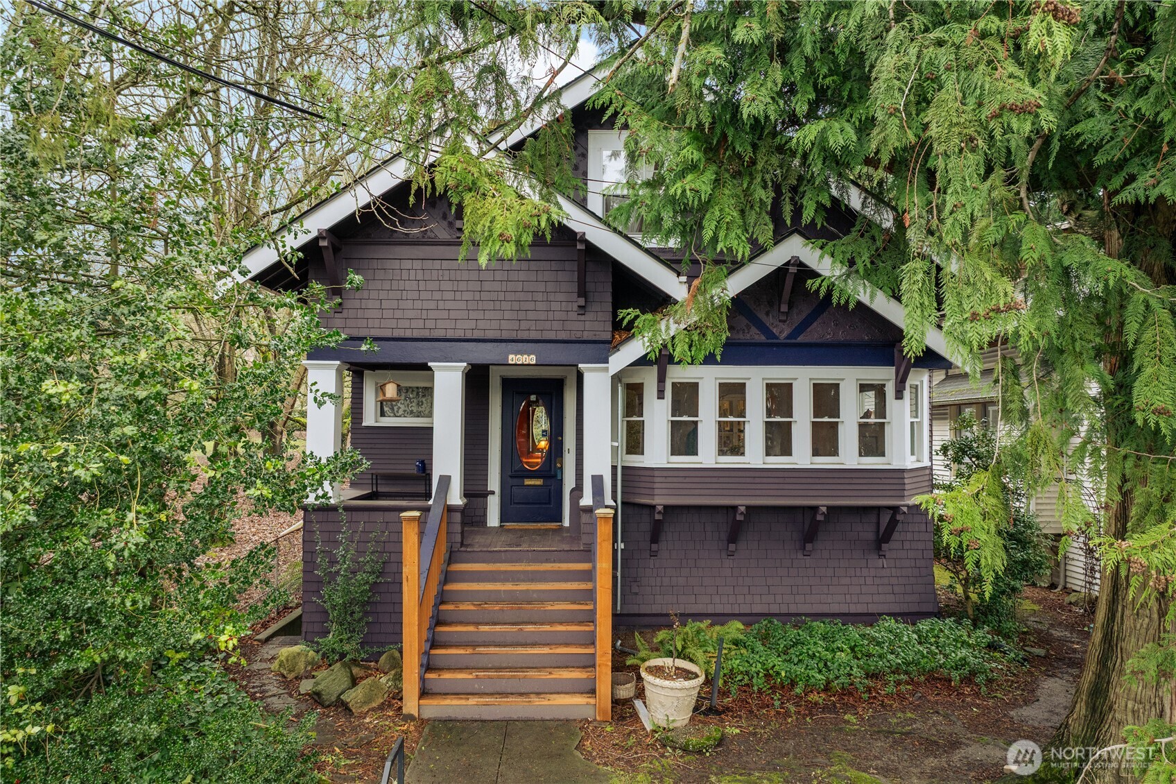 4616 Meridian Avenue N, Seattle, WA 98103-6936