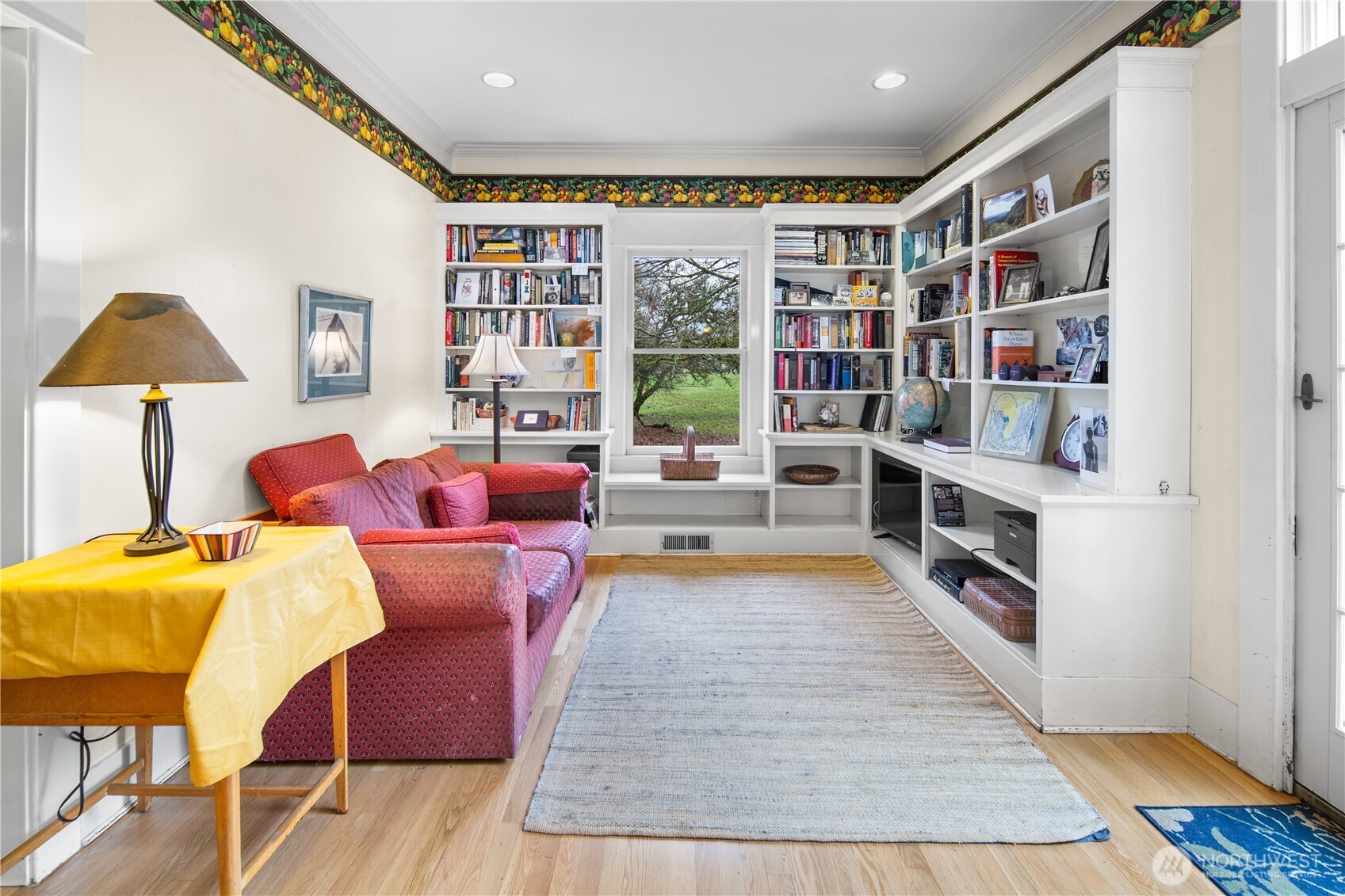 4616 Meridian Avenue N, Seattle, WA 98103-6936