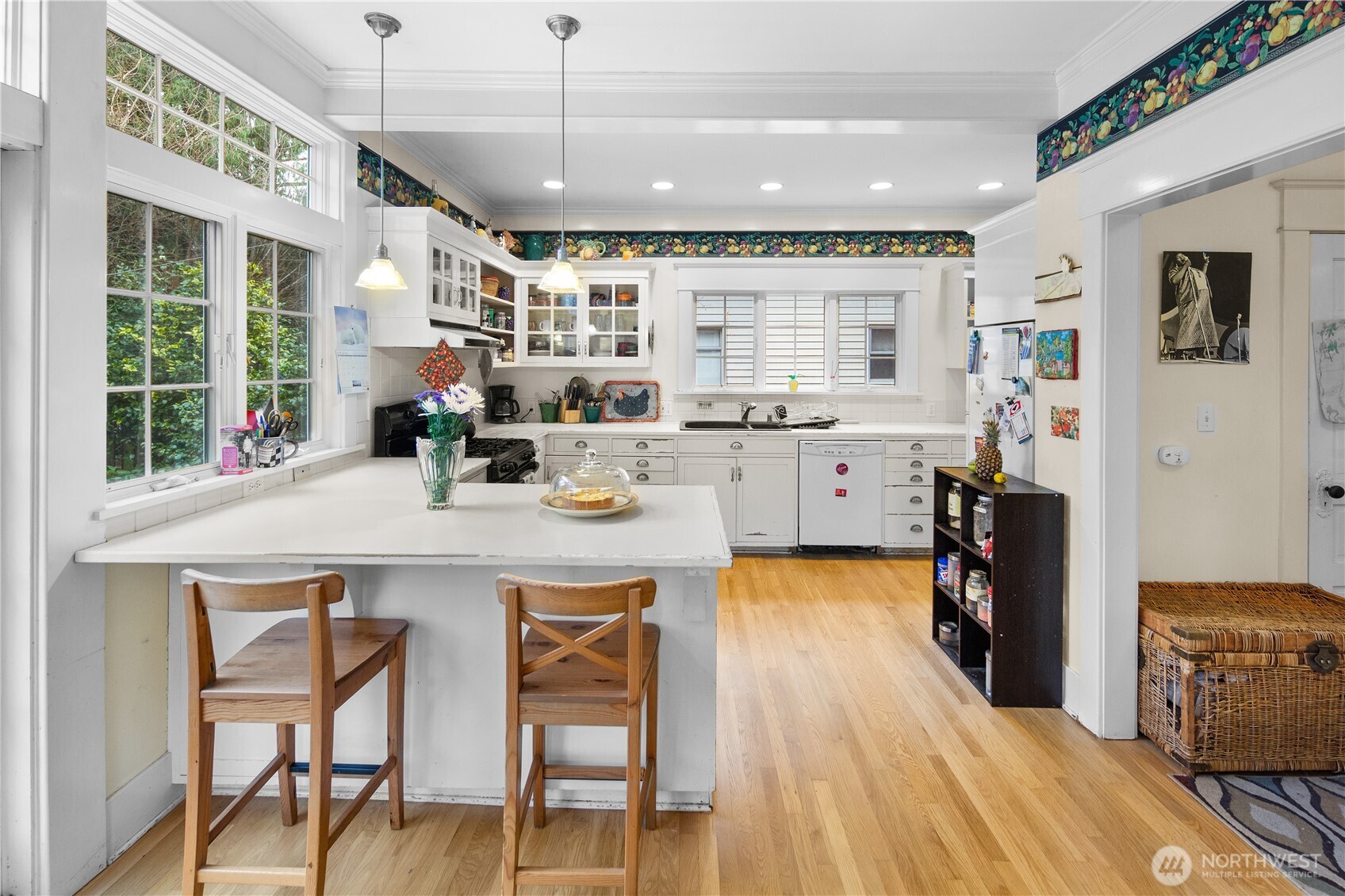 4616 Meridian Avenue N, Seattle, WA 98103-6936