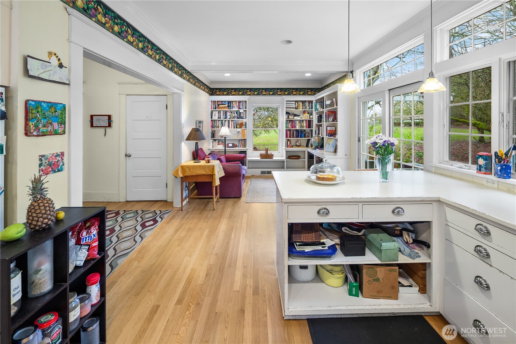 4616 Meridian Avenue N, Seattle, WA 98103-6936