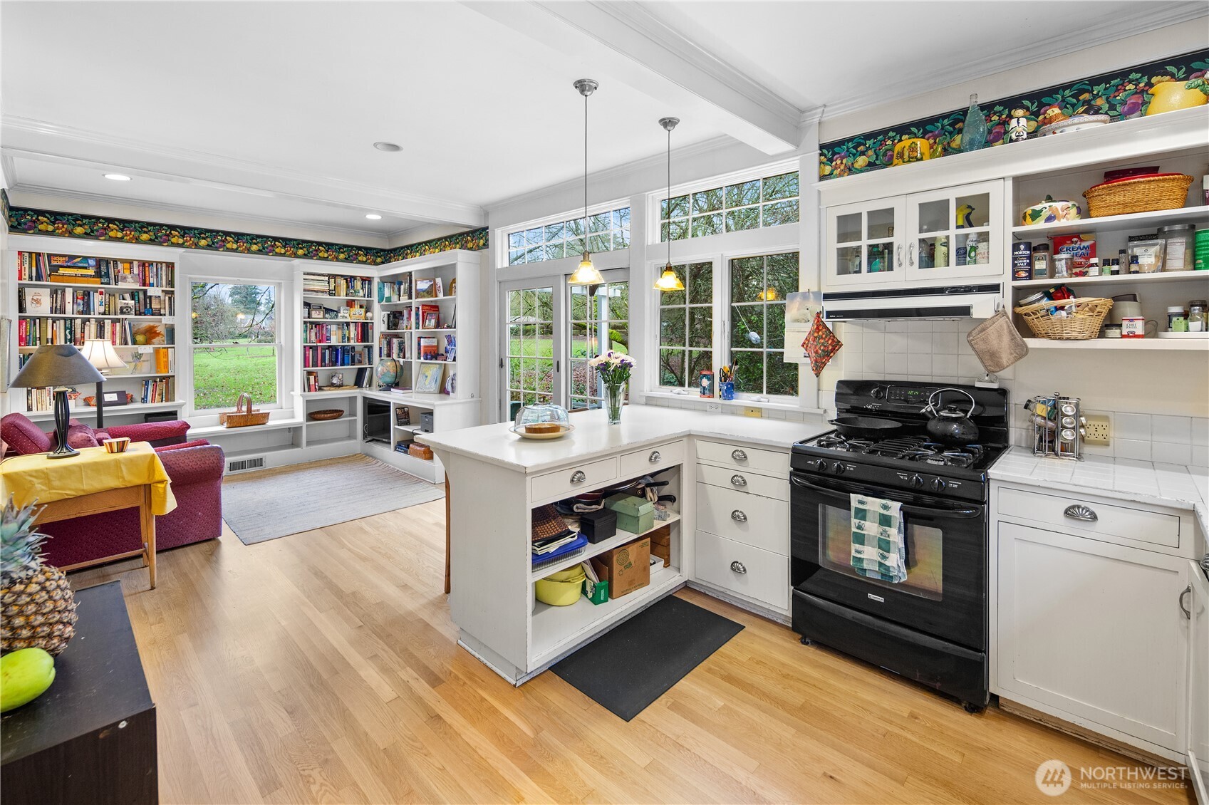 4616 Meridian Avenue N, Seattle, WA 98103-6936