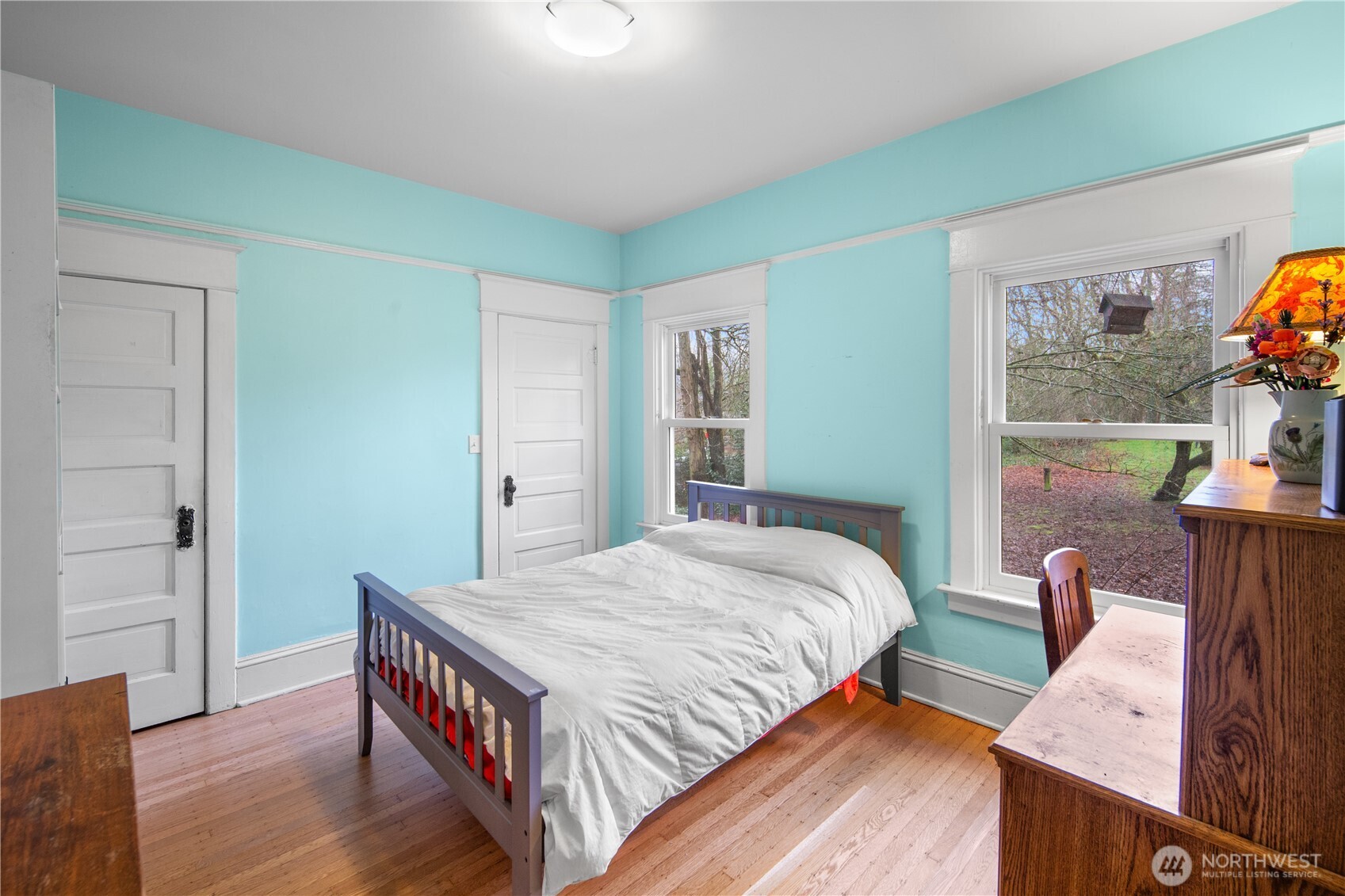 4616 Meridian Avenue N, Seattle, WA 98103-6936